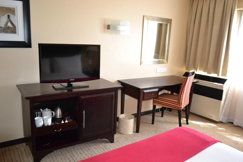 Southern Sun Pretoria Room photo